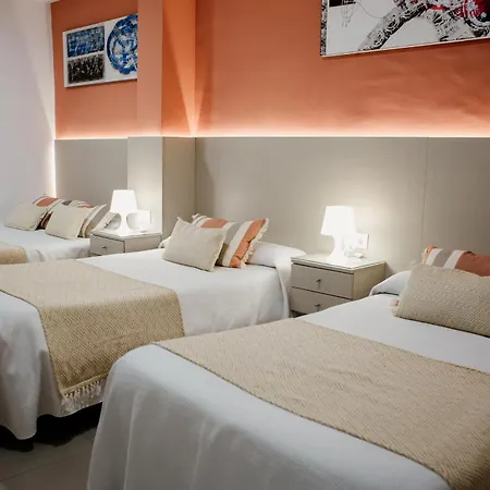 בית הארחה Apartamentos Turisticos Mastil 16 מאלגה